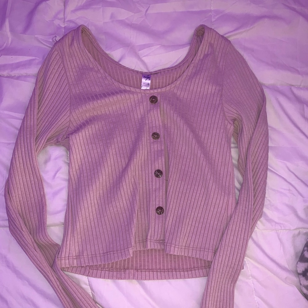 tight fitting long sleeve crop top